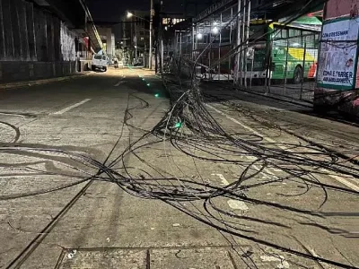 马尼拉市又有电线杆倒塌 这次是因为...