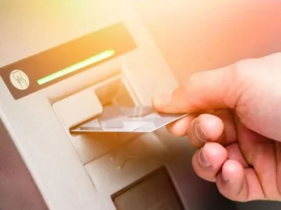 在阿联酋银行卡和ATM非同家银行可以取钱吗？费用多少？