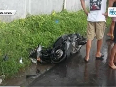 女性骑摩托车的骑手在与面包车相撞后不幸身亡