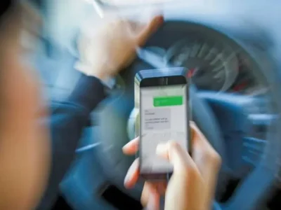 800迪拉姆罚款！阿联酋警方提醒司机驾驶时不要使用手机