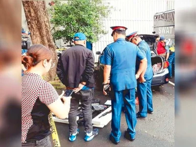 男子驾车携带15支枪械进入菲国警总部被捕