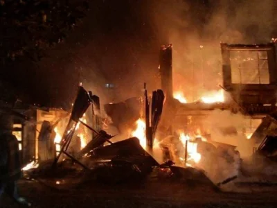 缅甸仰光凌晨突发火灾，两间宿舍被烧毁