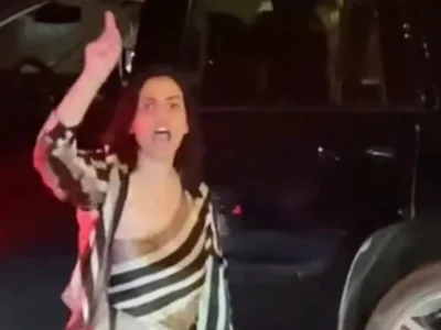 在路上大喊大叫，沙特一名妇女因扰乱交通被捕